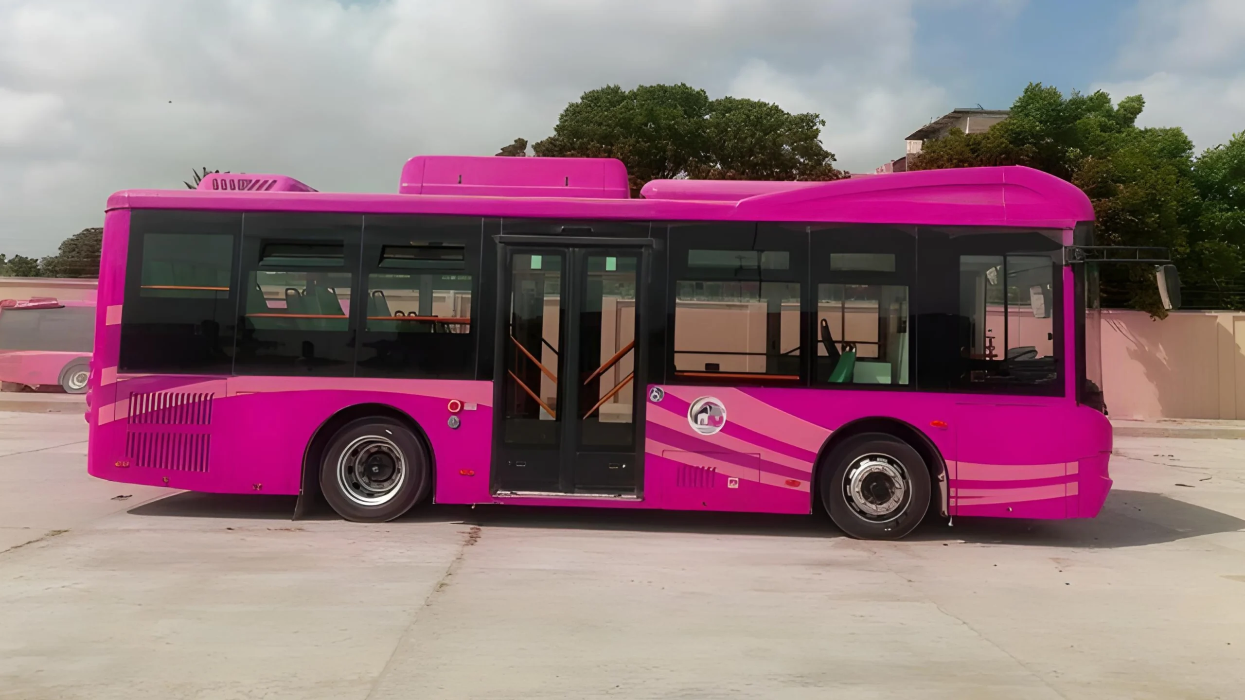 Govt Launches New Pink Bus Services in Islamabad For Female Students and Teacher