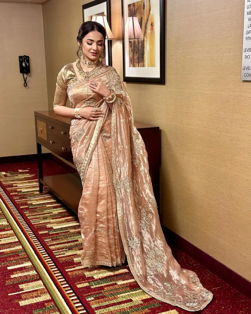 Yumna Zaidi Stuns Washington with Ethnic Saree: Fans React to Traditional Look